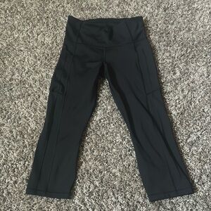 Athleta capri. Side pockets. Size small-B3
